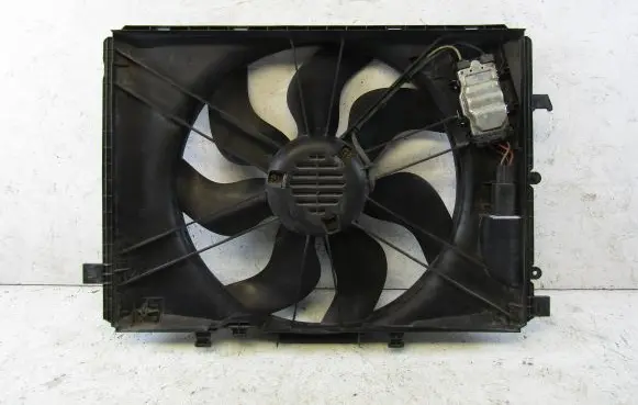 Mercedes-Benz C W204 Air conditioning (A/C) fan (condenser) A2045000193
