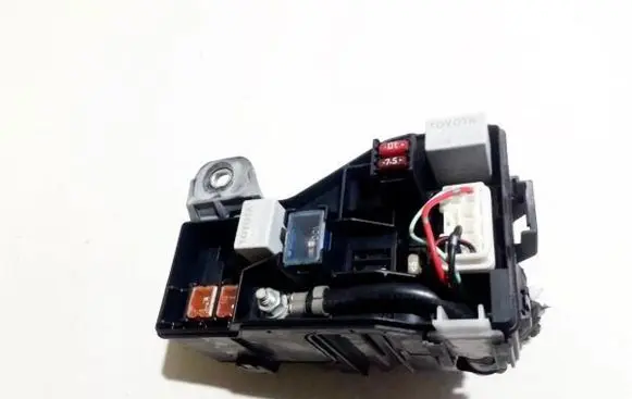 Toyota Corolla Verso AR10 Fuse box set 8382p1