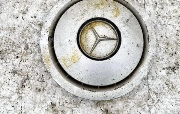 Mercedes-Benz E W124 R15 wheel hub/cap/trim 1244010424