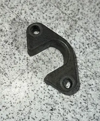 BMW 5 E39 Fuel Injector clamp holder 13537787215
