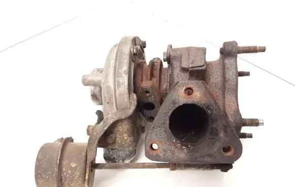 Volkswagen PASSAT B5 Turbo 028145702