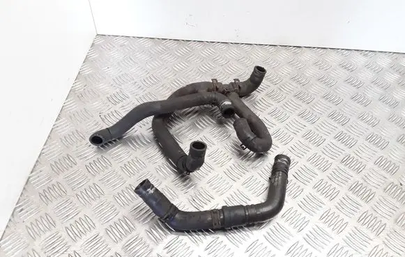 Volkswagen Touran I Engine coolant pipe/hose