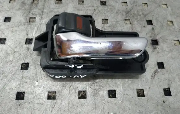 Toyota Avensis T220 Front door interior handle C2261A1