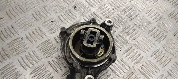 BMW 5 E60 E61 Vacuum pump 700437012 06T3533798