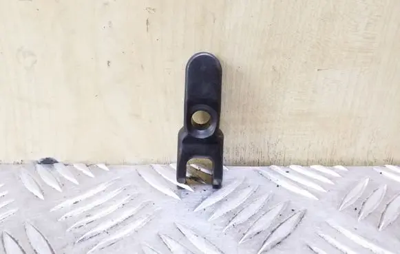Chevrolet Captiva Fuel Injector clamp holder