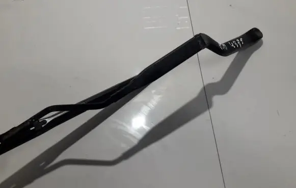 Front wiper blade arm