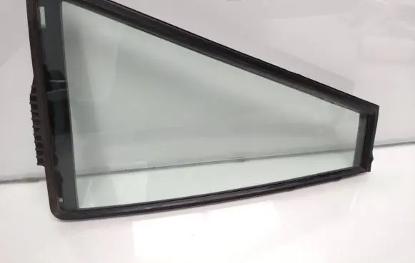 Suzuki Grand Vitara II Rear vent window glass 43R00122 A001686 84665-65j0