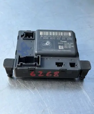 Mercedes-Benz Sprinter W906 Door control unit/module 00005226D0 A9068204226