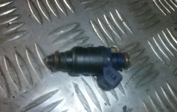 Audi A4 S4 B5 8D Fuel injector 078133551l