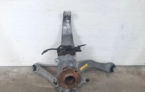 Front wheel hub spindle knuckle