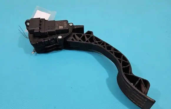 Ford Kuga I Accelerator throttle pedal 3M51-9F836-AH IMPRK1485840