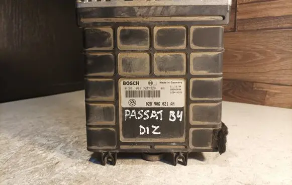 Volkswagen PASSAT B4 Engine control unit/module 0281001327328 028906021AM