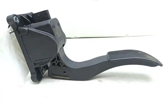 Mercedes-Benz Vito Viano W447 Accelerator throttle pedal A9063000404 0280755023