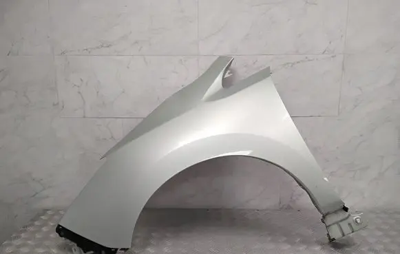Nissan Leaf II (ZE1) Fender