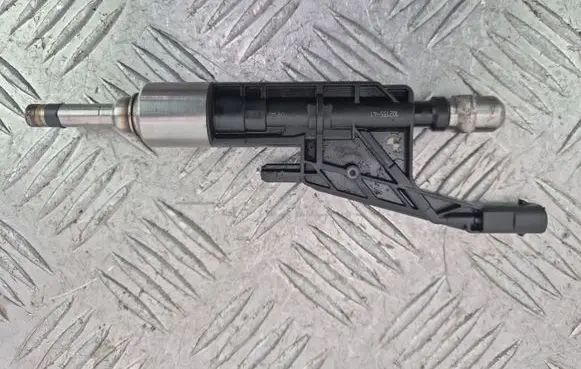 BMW 2 F45 Fuel injector 7639990