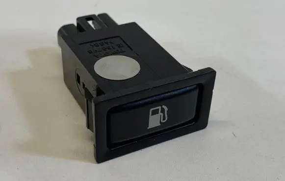 Toyota Avensis T250 Fuel tank opening switch 8484105010