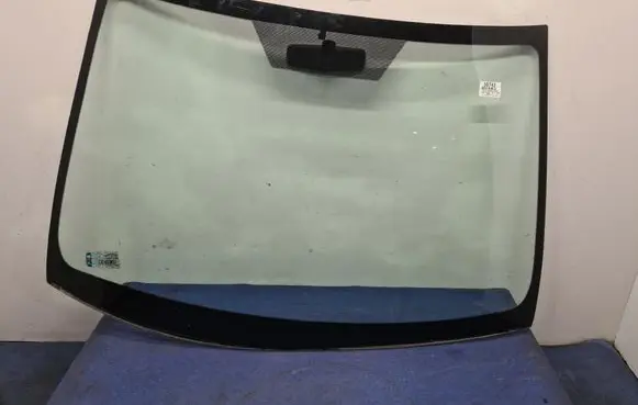 Toyota Avensis T270 Front windscreen/windshield window 
