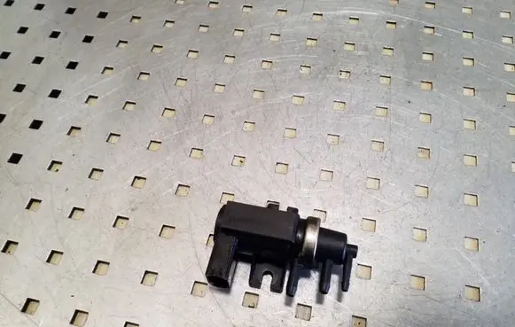 Volkswagen Touareg I Turbo solenoid valve 1J0906627C 72290303