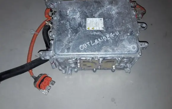 Mitsubishi Outlander Battery charger (optional) W005T70271