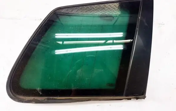 Volkswagen Touareg I Rear side window