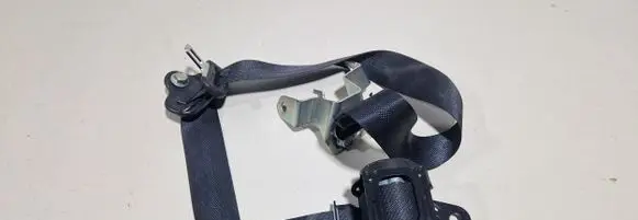 Nissan Leaf II (ZE1) Front seatbelt