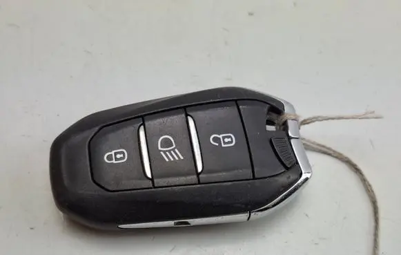 Peugeot 3008 II Ignition key/card 