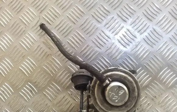 Volkswagen Golf IV EGR valve 038129637