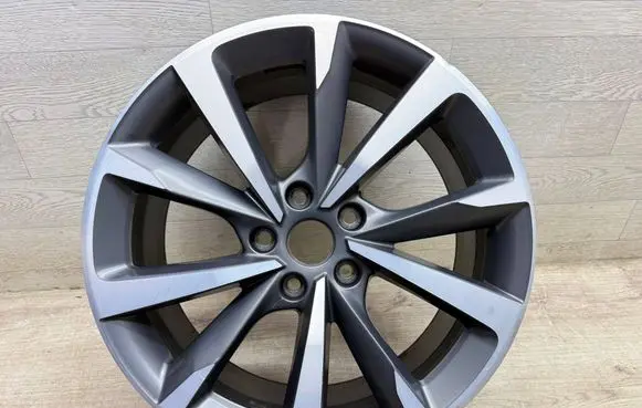 Seat Leon IV R18 alloy rim 5FA601025E