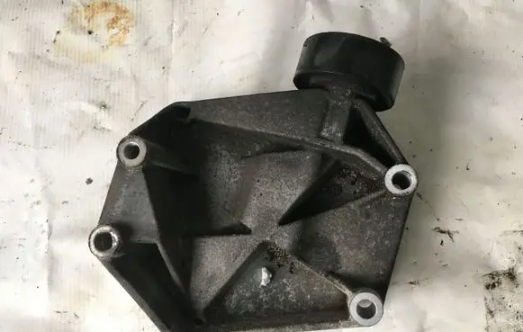 Suzuki SX4 A/C compressor mount bracket 