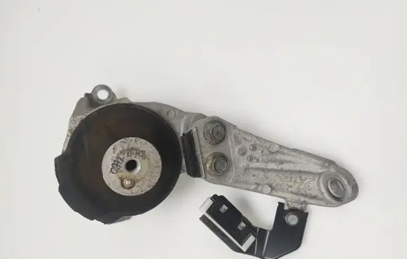 Engine mount bracket