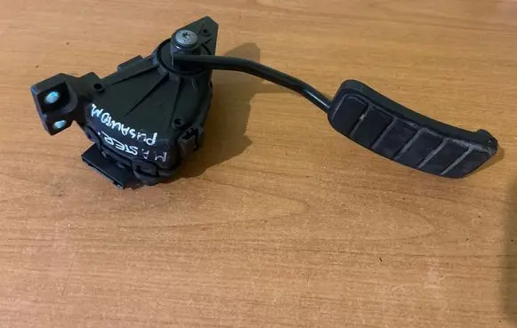 Renault Master II Accelerator throttle pedal 6PV00811905 8200313107