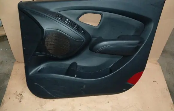 Hyundai ix35 Front door card panel trim