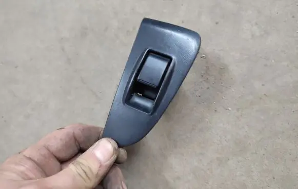 Toyota Avensis T250 Electric window control switch