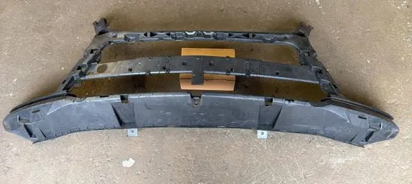 Mercedes-Benz ML W166 Front bumper mounting bracket A1668851665 A1668851565