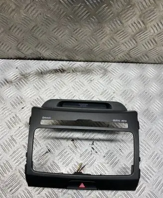 KIA Sportage Radio/GPS head unit trim U097813810