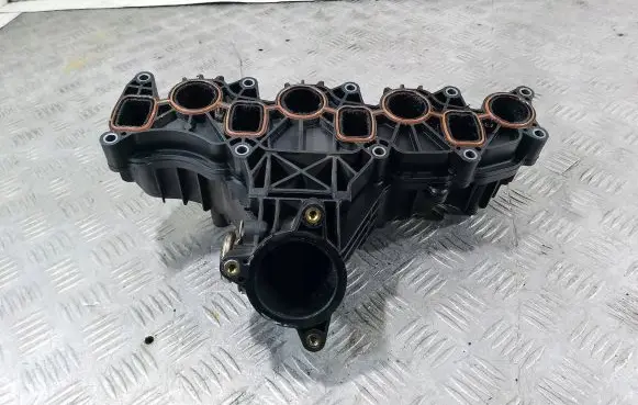 Volkswagen Golf VI Intake manifold