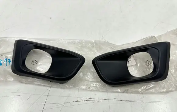 Peugeot 308 Front bumper lower grill 9818574377