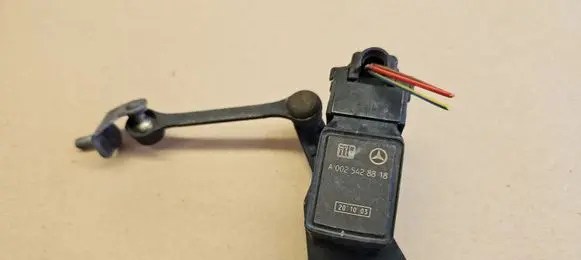 Mercedes-Benz SL R230 Headlight/headlamp level sensor A0025428818 A2303200489