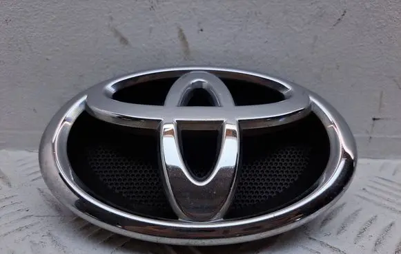 Toyota Verso Manufacturer badge logo/emblem 753110F030 9882M0010 4814P0010