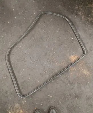 BMW 7 E32 Rear door rubber seal (on body) 