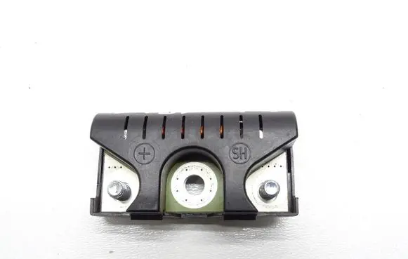 Audi A5 8T 8F Aerial antenna filter 8T8035570