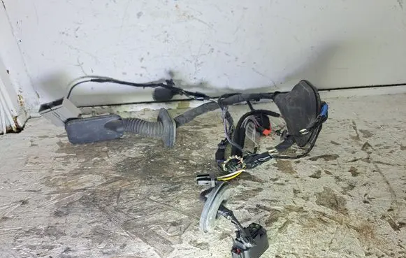 Land Rover Discovery 4 - LR4 Rear door wiring loom CH2214633DC HC112659810J
