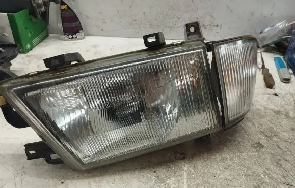 Subaru Forester SF Headlight/headlamp