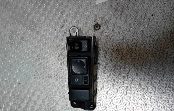 Nissan Juke I F15 Wing mirror switch 1002002