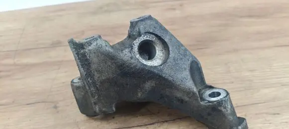 Alfa Romeo 159 Engine mounting bracket