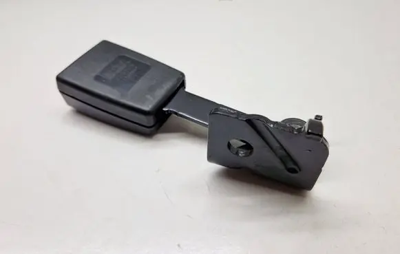 BMW i3 Rear seatbelt buckle 7347725