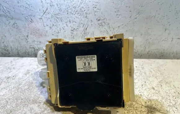 Toyota Auris E180 Fuse module 63583367 3CC20DXRP