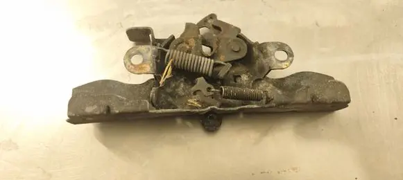 Toyota Avensis T250 Engine bonnet/hood lock/catch