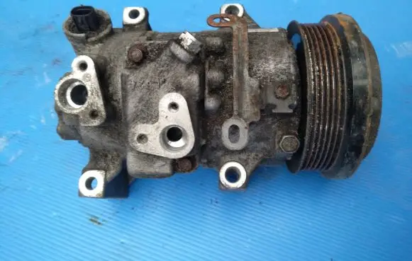 Toyota Avensis T270 Air conditioning (A/C) compressor (pump) 4472601495