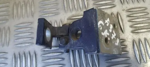 Audi A4 S4 B5 8D Rear door lower hinge
